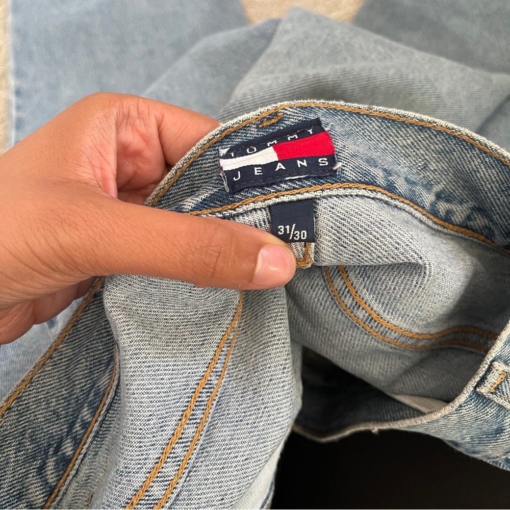 Vintage Tommy Hilfiger Light Wash Jeans - Picture 3 of 9
